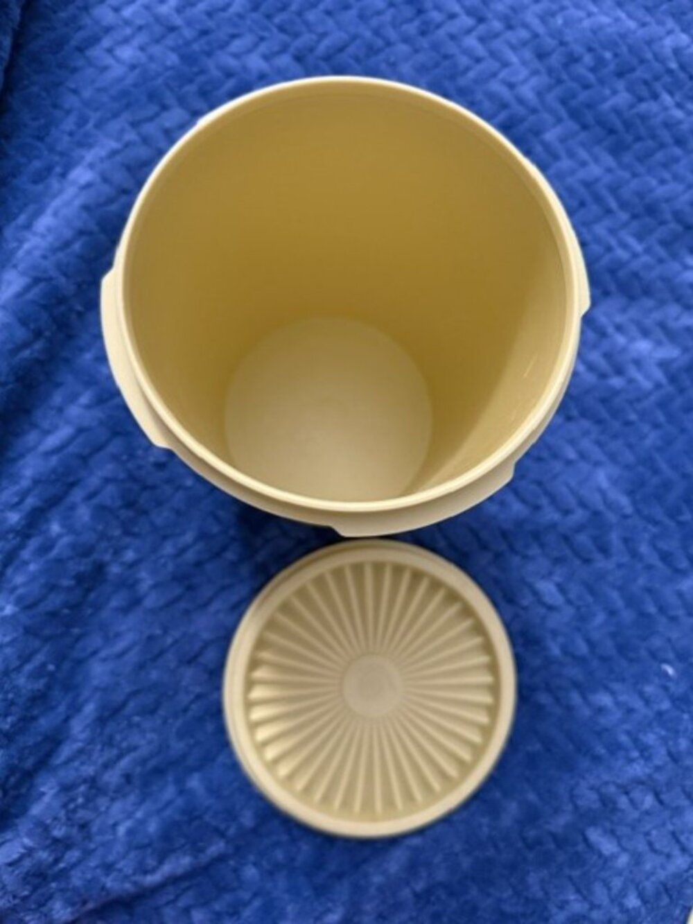 Vintage Tupperware Harvest Gold Servalier Canisters Set of 3 Daisy Mod - Picture 12 of 15
